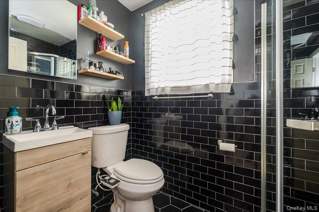 18 Cambridge Drive, Babylon, NY 11702