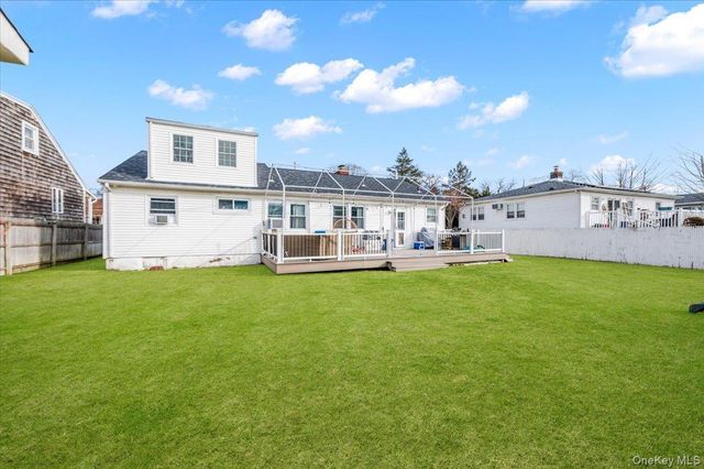 18 Cambridge Drive, Babylon, NY 11702