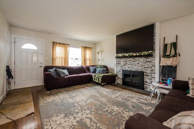 18 Cambridge Drive, Babylon, NY 11702