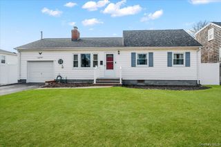18 Cambridge Drive, Babylon, NY 11702