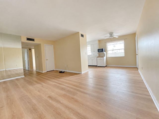 1130 RUE DES CHATEAUX 2A, South Pasadena, FL 33707