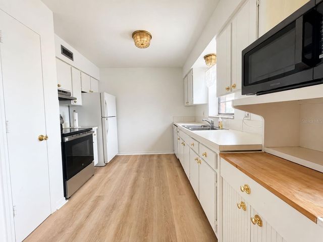 1130 RUE DES CHATEAUX 2A, South Pasadena, FL 33707
