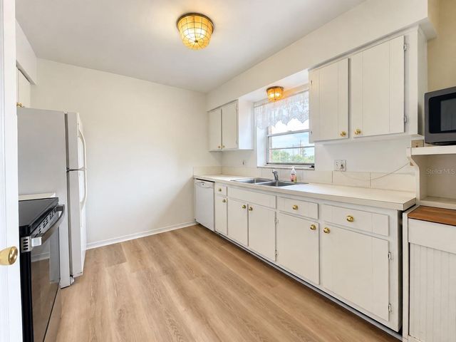 1130 RUE DES CHATEAUX 2A, South Pasadena, FL 33707