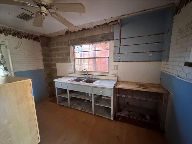 9602 N TAYLOR ROAD, Seffner, FL 33584