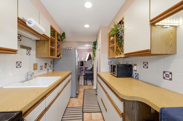 8 Colonial Village Drive 3, Arlington, MA 02474