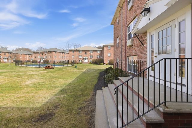 8 Colonial Village Drive 3, Arlington, MA 02474