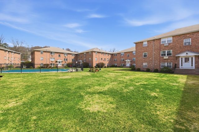 8 Colonial Village Drive 3, Arlington, MA 02474