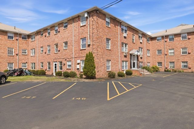 8 Colonial Village Drive 3, Arlington, MA 02474