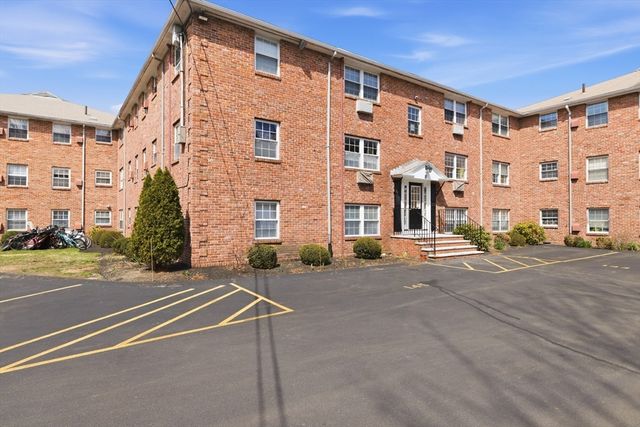 8 Colonial Village Drive 3, Arlington, MA 02474