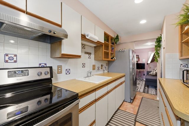 8 Colonial Village Drive 3, Arlington, MA 02474