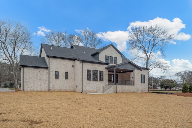 1310 Lipscomb Dr, Brentwood, TN 37027