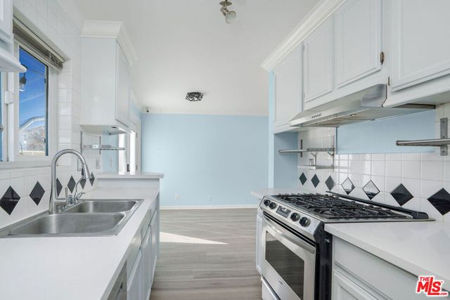 11138 Aqua Vista Street 3, Studio City, CA 91602