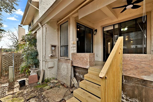 26 Oakbrook Drive, Lewisville, TX 75057