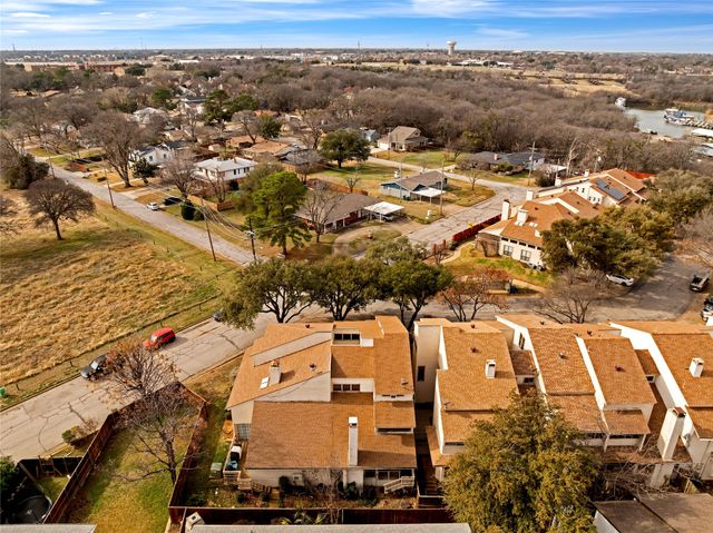 26 Oakbrook Drive, Lewisville, TX 75057