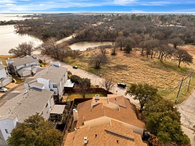 26 Oakbrook Drive, Lewisville, TX 75057