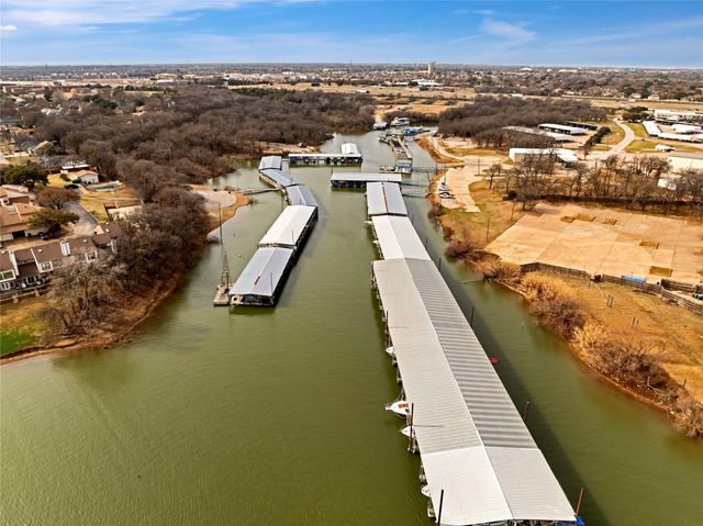 26 Oakbrook Drive, Lewisville, TX 75057