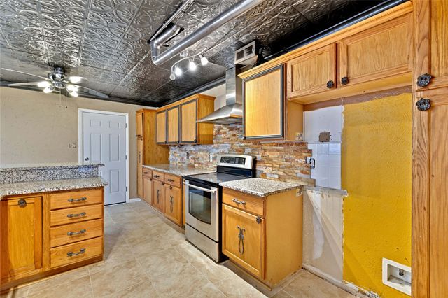 26 Oakbrook Drive, Lewisville, TX 75057