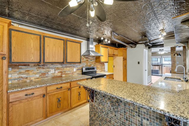 26 Oakbrook Drive, Lewisville, TX 75057