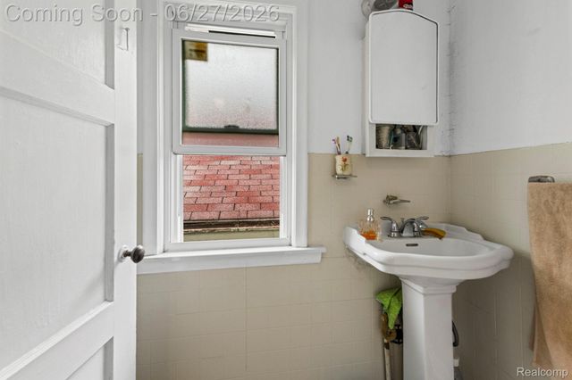 3899 Trowbridge Street, Hamtramck, MI 48212