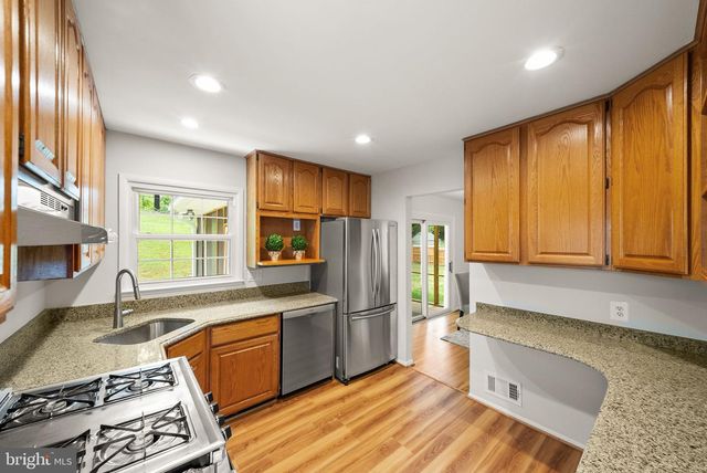 4426 ROCKCREST DR, Fairfax, VA 22032