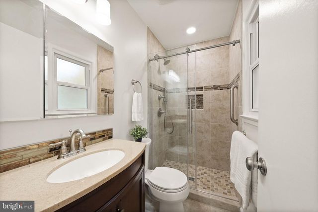 4426 ROCKCREST DR, Fairfax, VA 22032