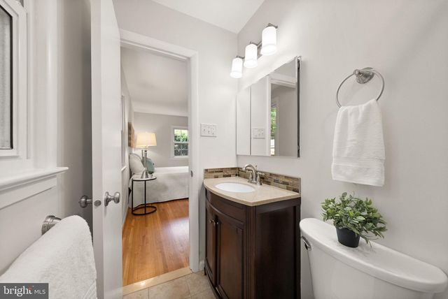 4426 ROCKCREST DR, Fairfax, VA 22032