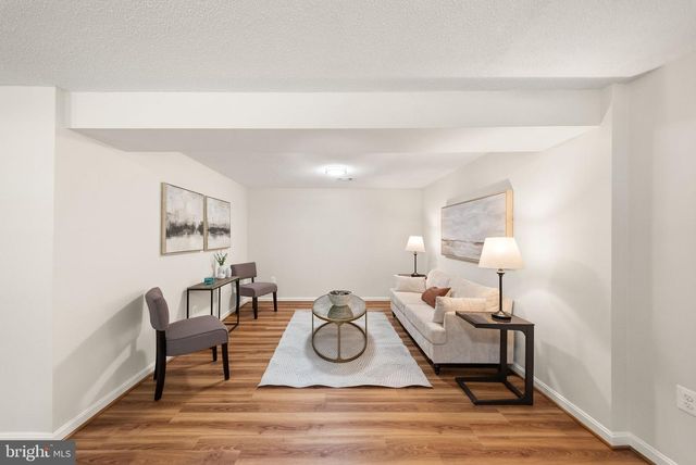 4426 ROCKCREST DR, Fairfax, VA 22032