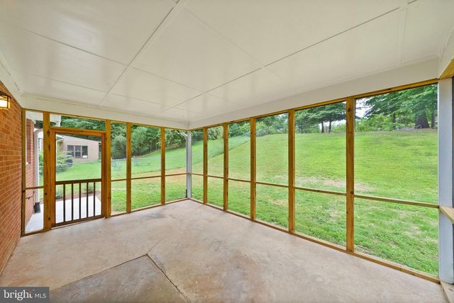 4426 ROCKCREST DR, Fairfax, VA 22032