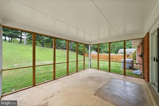 4426 ROCKCREST DR, Fairfax, VA 22032
