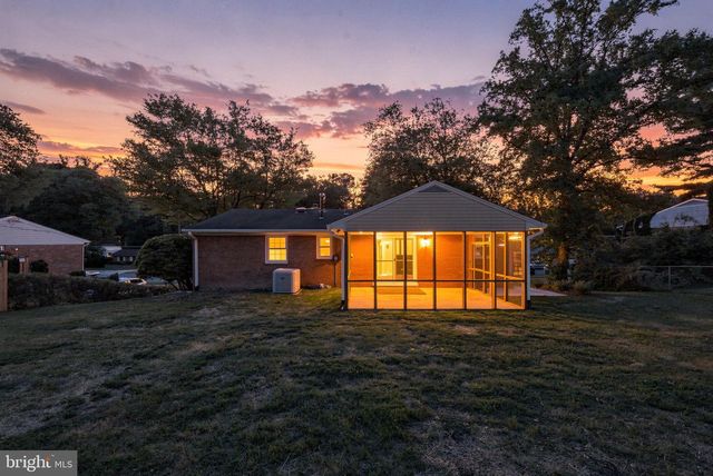 4426 ROCKCREST DR, Fairfax, VA 22032