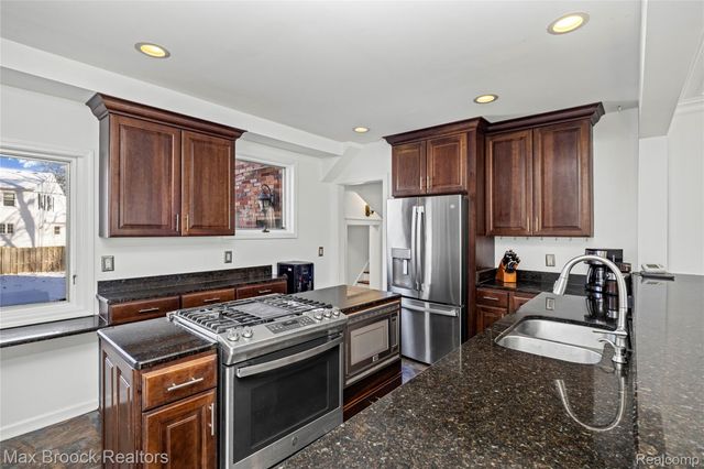 75 Hillsdale Road, Bloomfield Hills, MI 48302