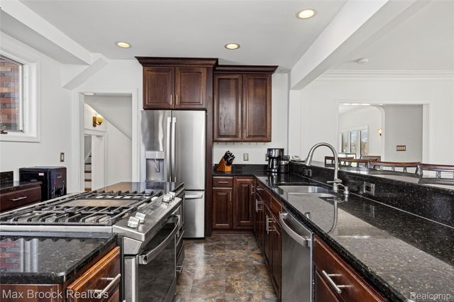 75 Hillsdale Road, Bloomfield Hills, MI 48302