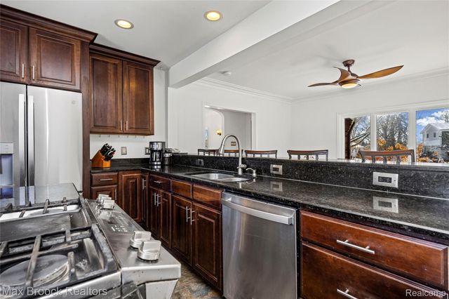 75 Hillsdale Road, Bloomfield Hills, MI 48302