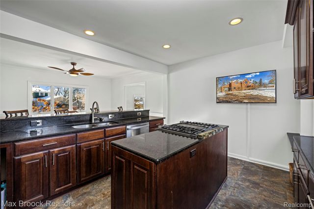 75 Hillsdale Road, Bloomfield Hills, MI 48302