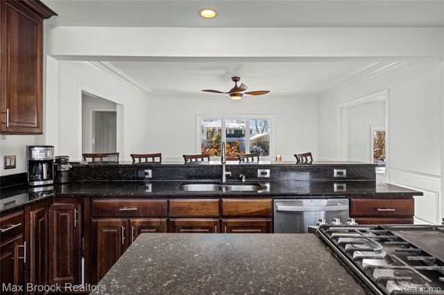 75 Hillsdale Road, Bloomfield Hills, MI 48302