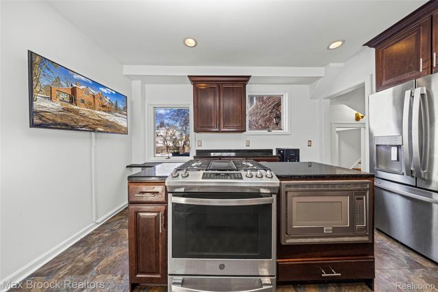 75 Hillsdale Road, Bloomfield Hills, MI 48302