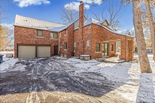 75 Hillsdale Road, Bloomfield Hills, MI 48302