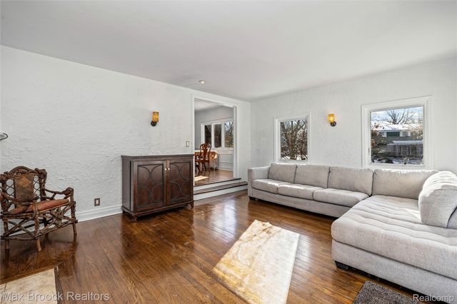 75 Hillsdale Road, Bloomfield Hills, MI 48302