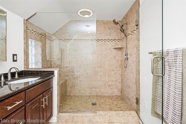 75 Hillsdale Road, Bloomfield Hills, MI 48302