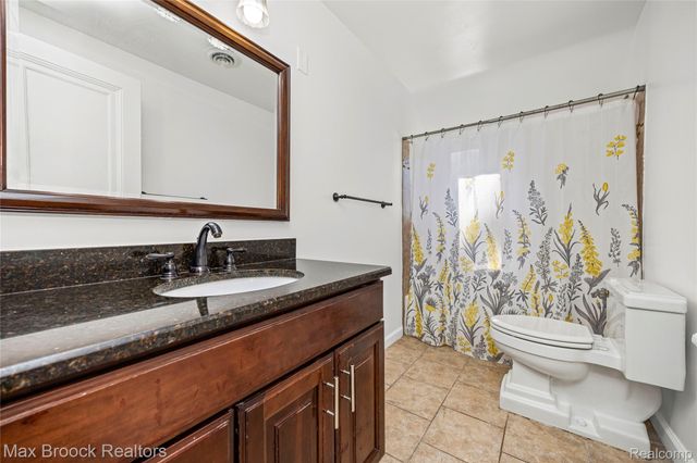 75 Hillsdale Road, Bloomfield Hills, MI 48302