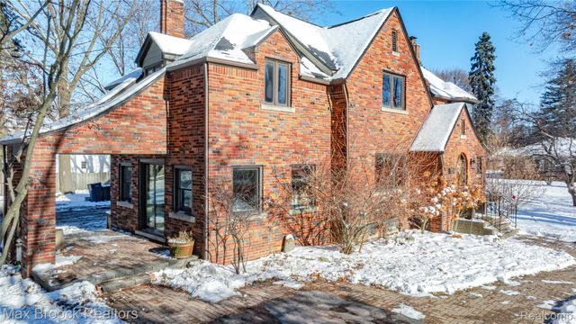 75 Hillsdale Road, Bloomfield Hills, MI 48302