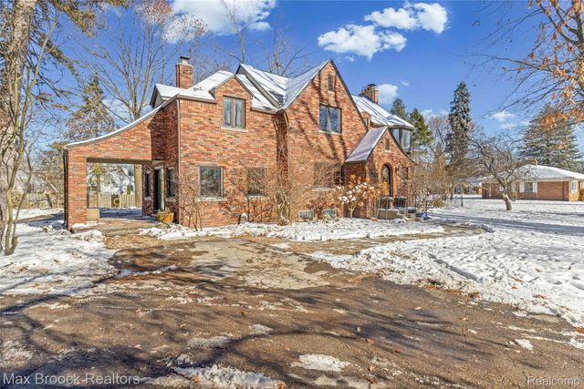 75 Hillsdale Road, Bloomfield Hills, MI 48302