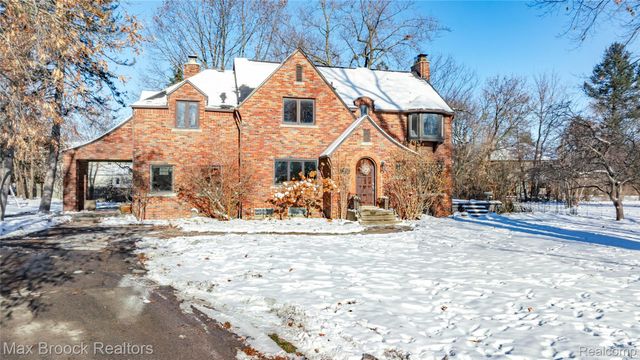 75 Hillsdale Road, Bloomfield Hills, MI 48302