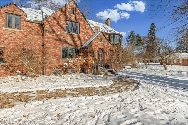 75 Hillsdale Road, Bloomfield Hills, MI 48302