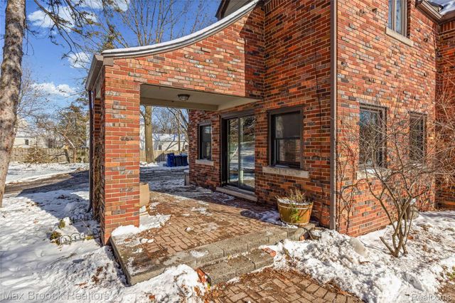 75 Hillsdale Road, Bloomfield Hills, MI 48302