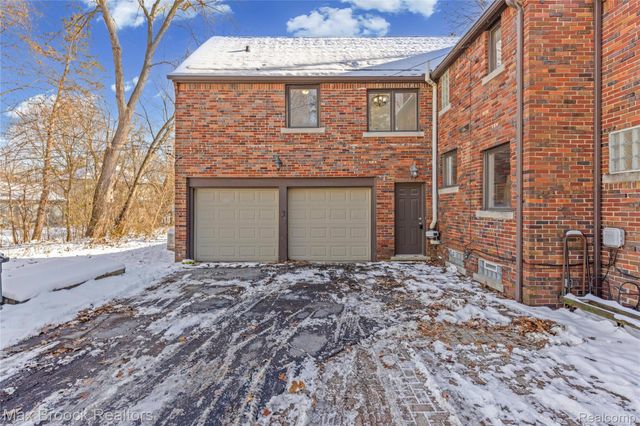 75 Hillsdale Road, Bloomfield Hills, MI 48302