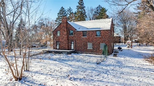 75 Hillsdale Road, Bloomfield Hills, MI 48302