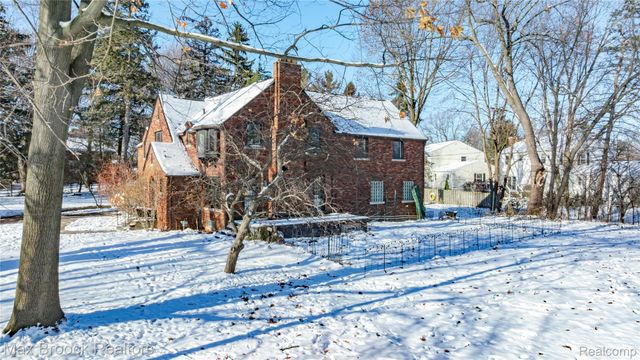 75 Hillsdale Road, Bloomfield Hills, MI 48302