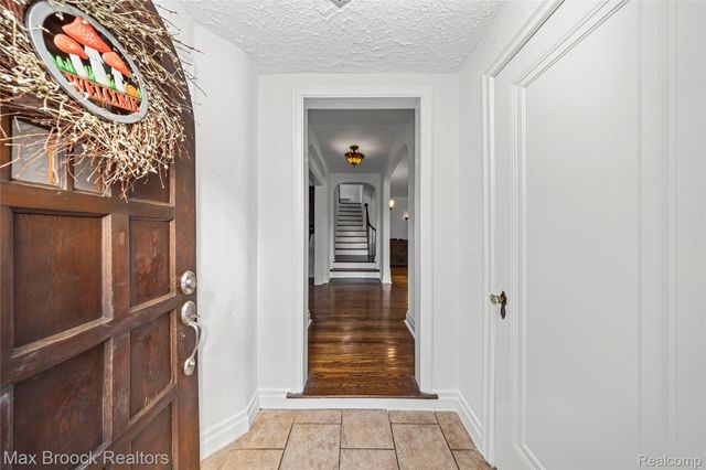 75 Hillsdale Road, Bloomfield Hills, MI 48302