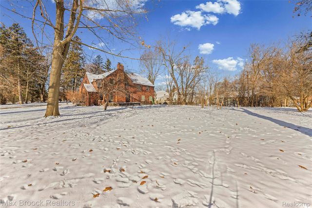 75 Hillsdale Road, Bloomfield Hills, MI 48302